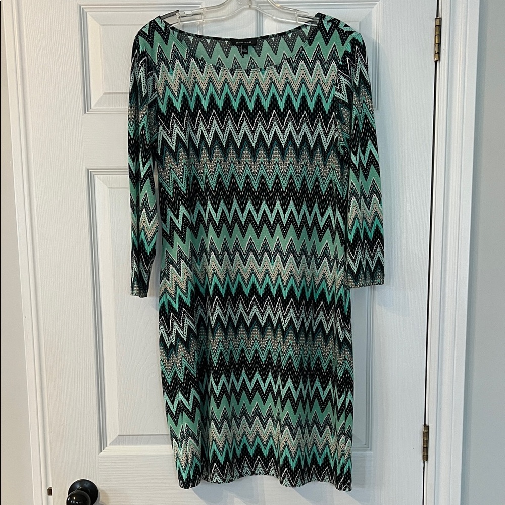 Spense Chevron Long Sleeve Dress in Green and Black